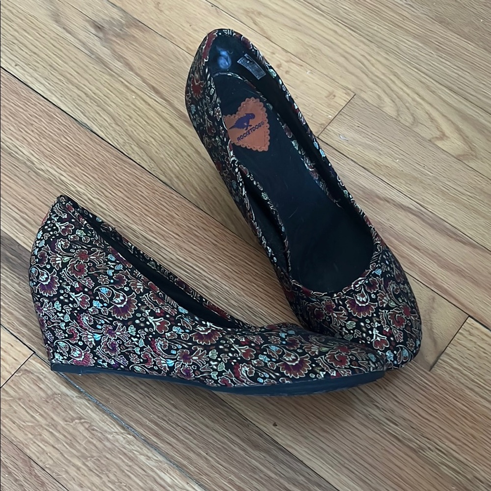 Floral Patterned Women's Shoes.  Rocket dog size 9.5.  Cloth covered wedges.